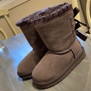 Like New UGG - Size 10 - Grey
